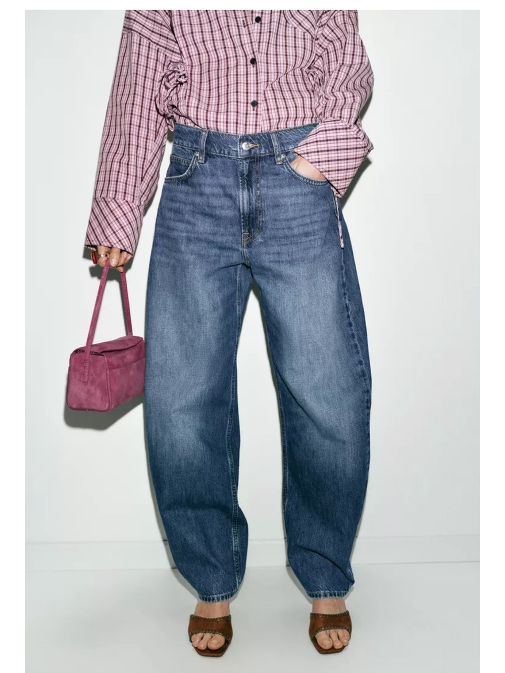 Zara medium/dark wash barrel Jeans